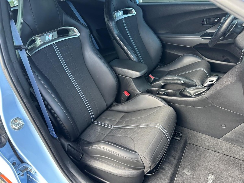 Hyundai Veloster N Vehicle Full-screen Gallery Image 11