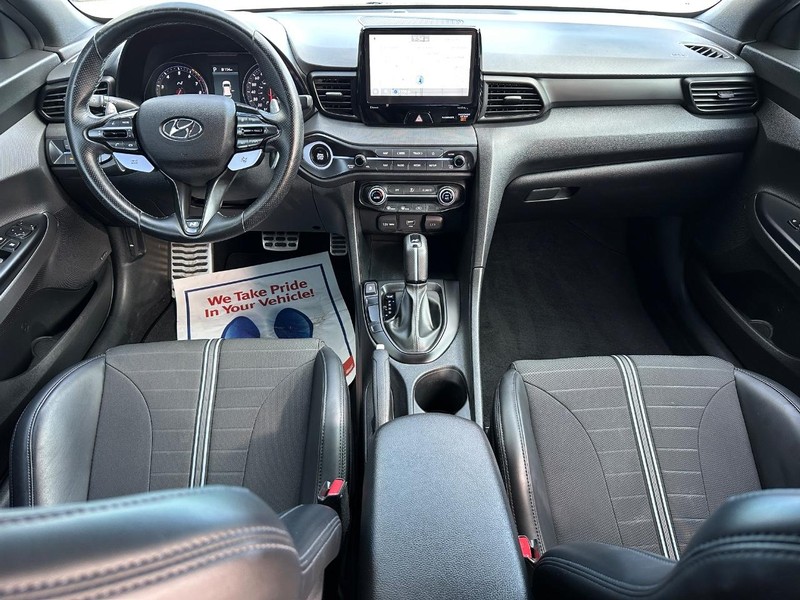 Hyundai Veloster N Vehicle Full-screen Gallery Image 13