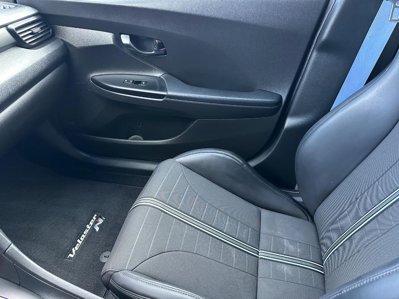 Hyundai Veloster N Vehicle Full-screen Gallery Image 22
