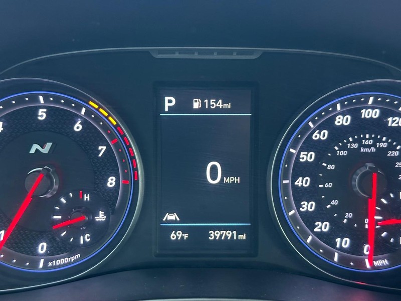 Hyundai Veloster N Vehicle Full-screen Gallery Image 23