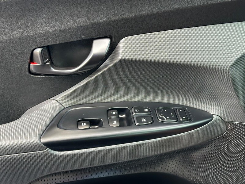 Hyundai Veloster N Vehicle Full-screen Gallery Image 25