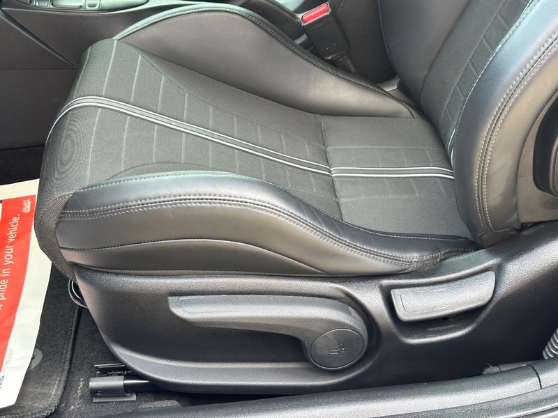 Hyundai Veloster N Vehicle Full-screen Gallery Image 28