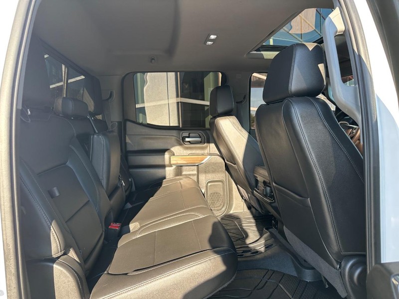 Chevrolet Silverado 1500 Vehicle Full-screen Gallery Image 12