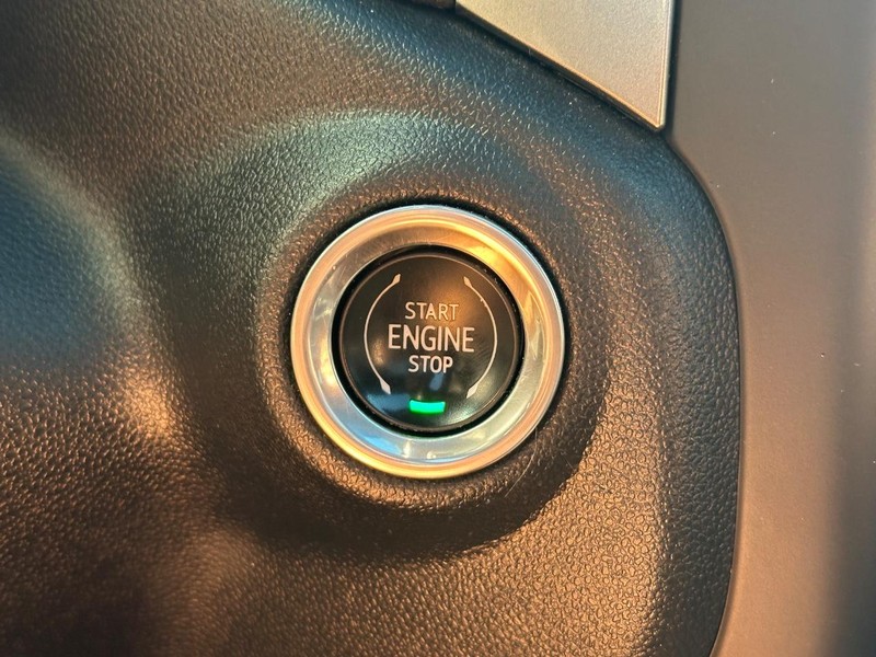 Chevrolet Silverado 1500 Vehicle Full-screen Gallery Image 18