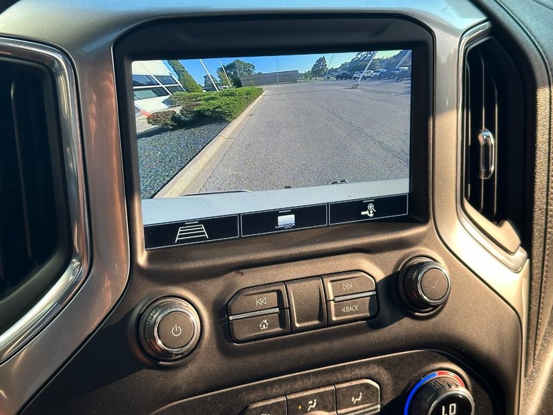 Chevrolet Silverado 1500 Vehicle Full-screen Gallery Image 20