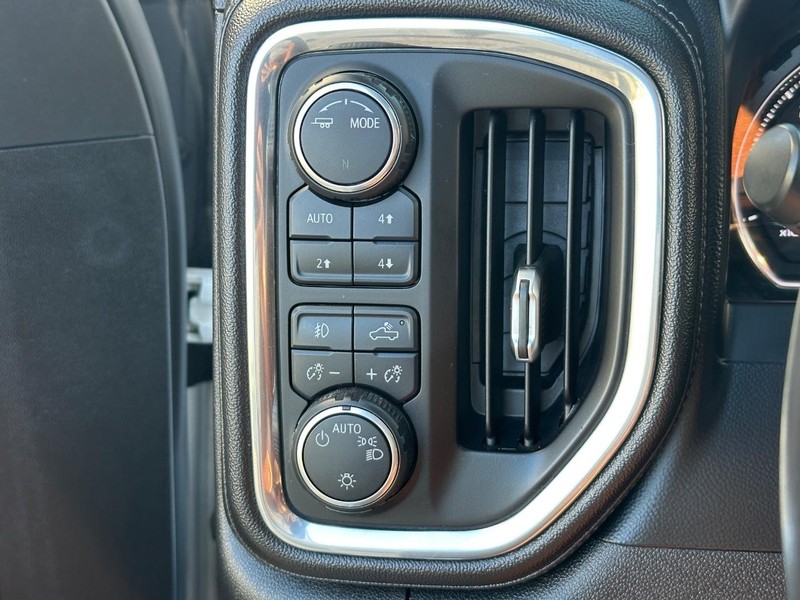 Chevrolet Silverado 1500 Vehicle Full-screen Gallery Image 24