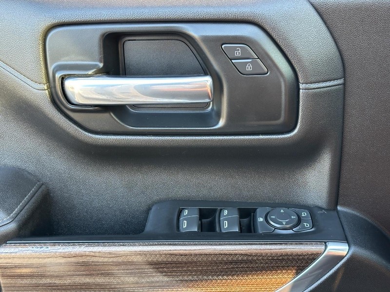 Chevrolet Silverado 1500 Vehicle Full-screen Gallery Image 25