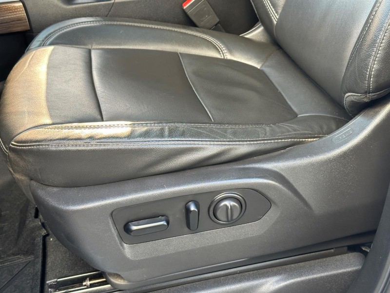 Chevrolet Silverado 1500 Vehicle Full-screen Gallery Image 28