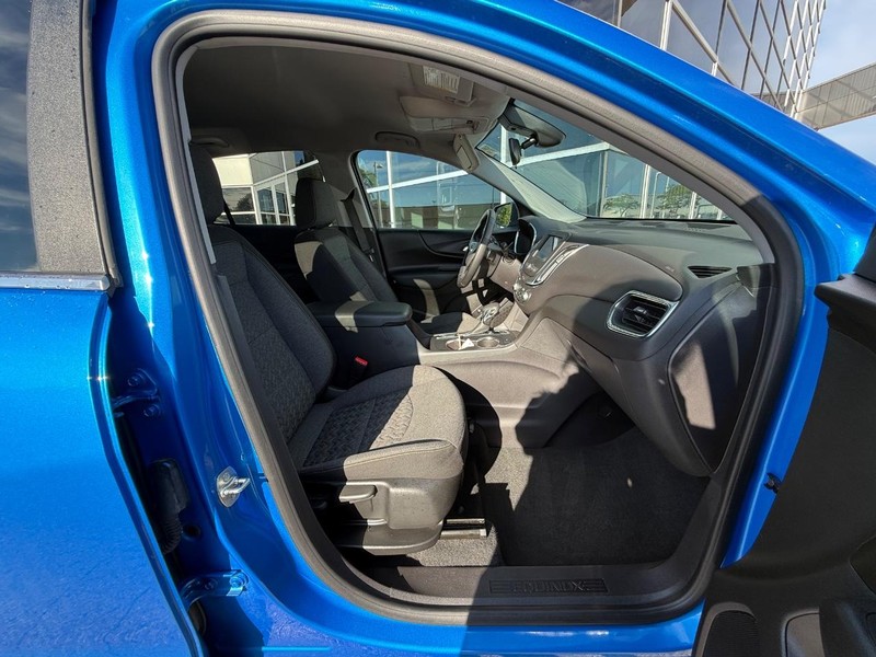 Chevrolet Equinox Vehicle Full-screen Gallery Image 10