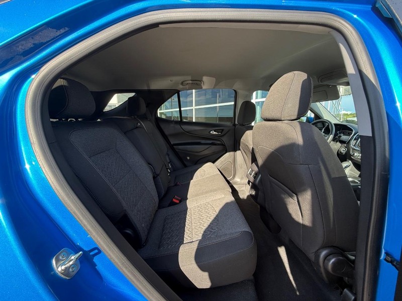 Chevrolet Equinox Vehicle Full-screen Gallery Image 11