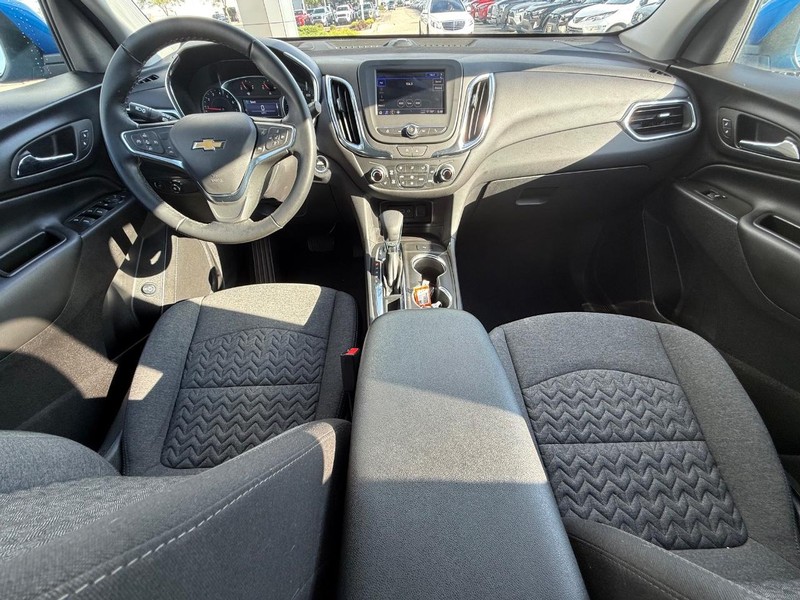 Chevrolet Equinox Vehicle Full-screen Gallery Image 12