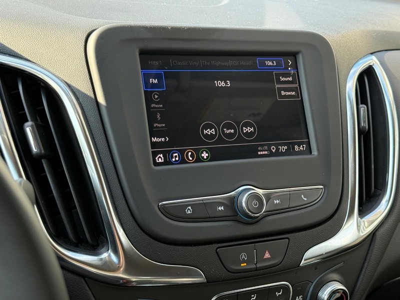 Chevrolet Equinox Vehicle Full-screen Gallery Image 16