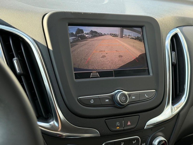 Chevrolet Equinox Vehicle Full-screen Gallery Image 17