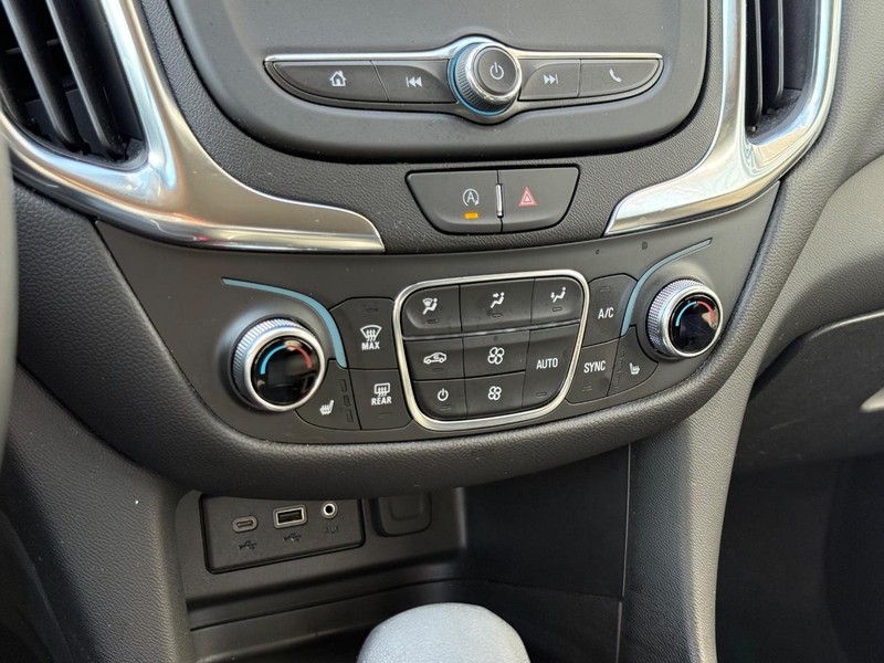 Chevrolet Equinox Vehicle Full-screen Gallery Image 18