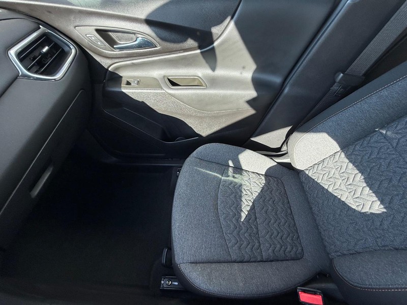 Chevrolet Equinox Vehicle Full-screen Gallery Image 21