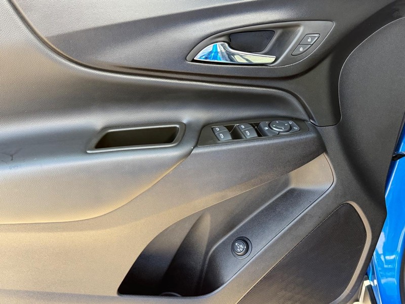 Chevrolet Equinox Vehicle Full-screen Gallery Image 23