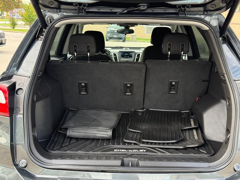 Chevrolet Equinox Vehicle Full-screen Gallery Image 09