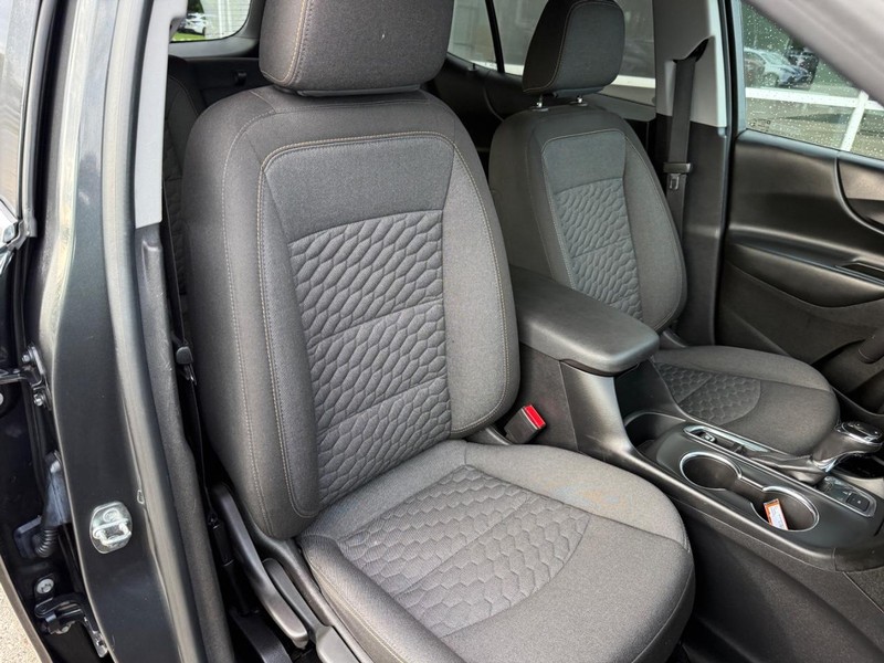 Chevrolet Equinox Vehicle Full-screen Gallery Image 11