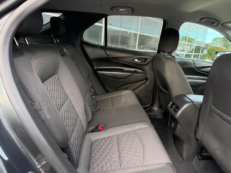 Chevrolet Equinox Vehicle Full-screen Gallery Image 12