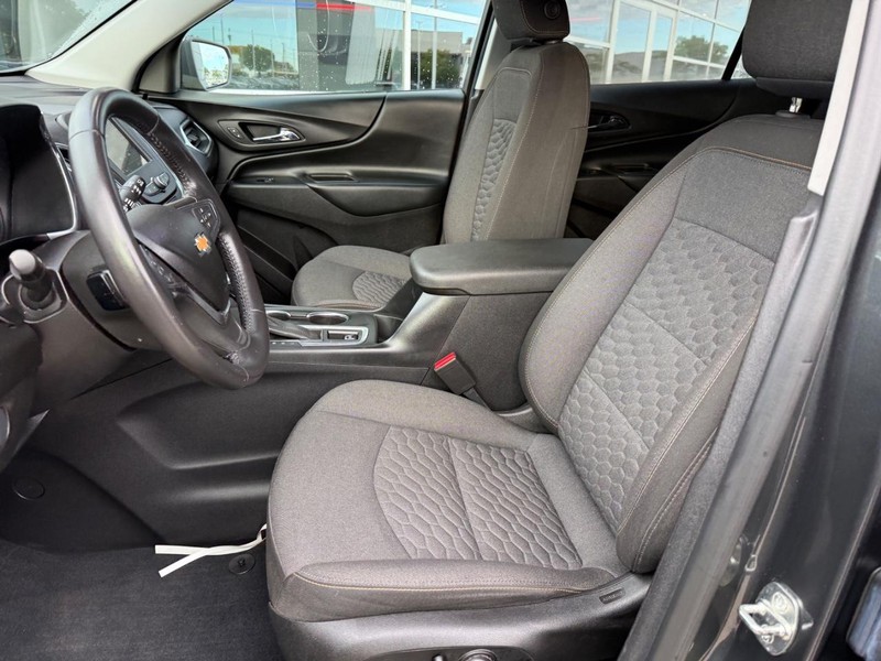 Chevrolet Equinox Vehicle Full-screen Gallery Image 16