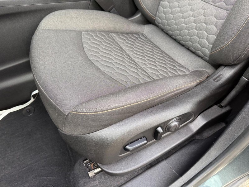 Chevrolet Equinox Vehicle Full-screen Gallery Image 17