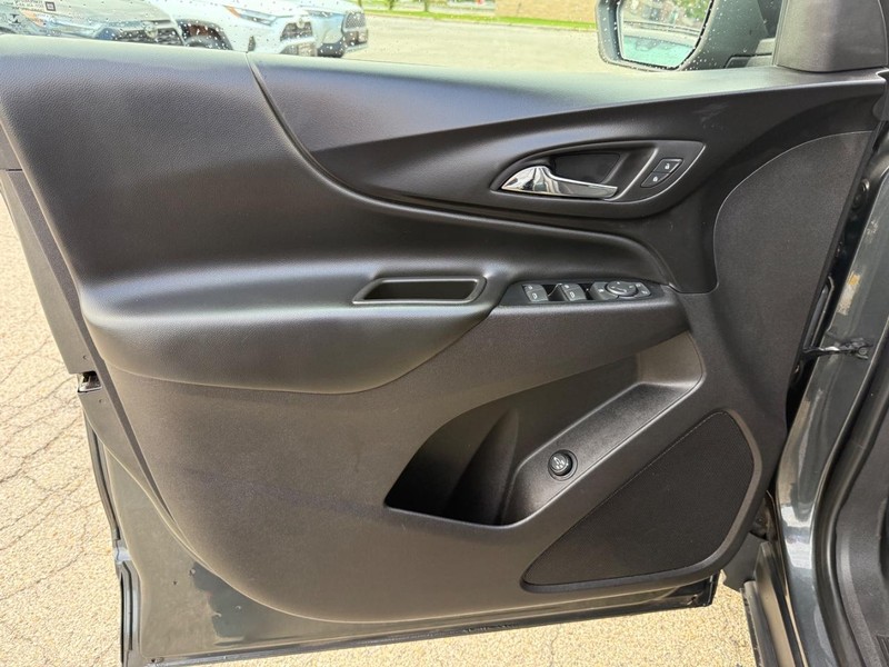 Chevrolet Equinox Vehicle Full-screen Gallery Image 19