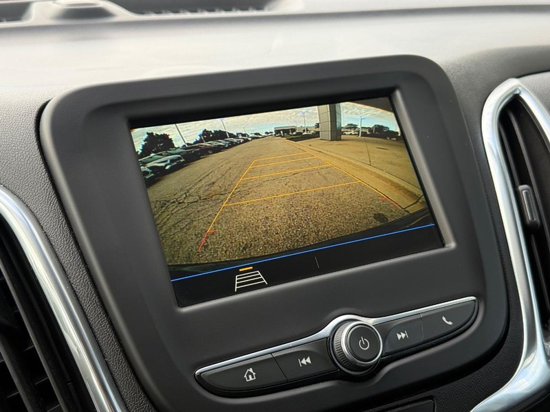 Chevrolet Equinox Vehicle Full-screen Gallery Image 24