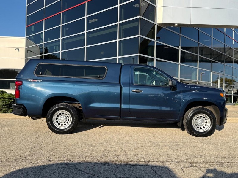 Chevrolet Silverado 1500 Vehicle Full-screen Gallery Image 02