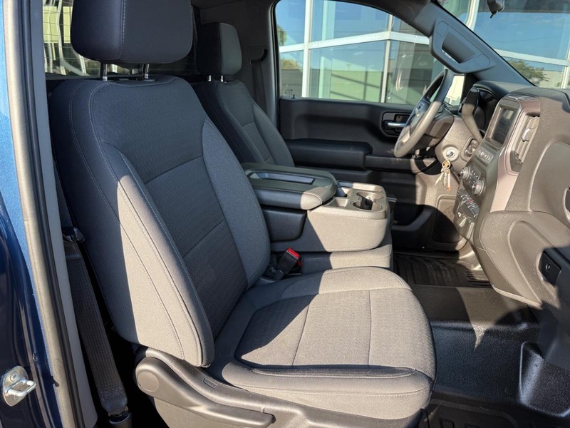 Chevrolet Silverado 1500 Vehicle Full-screen Gallery Image 11