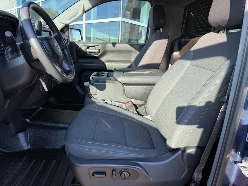 Chevrolet Silverado 1500 Vehicle Full-screen Gallery Image 15