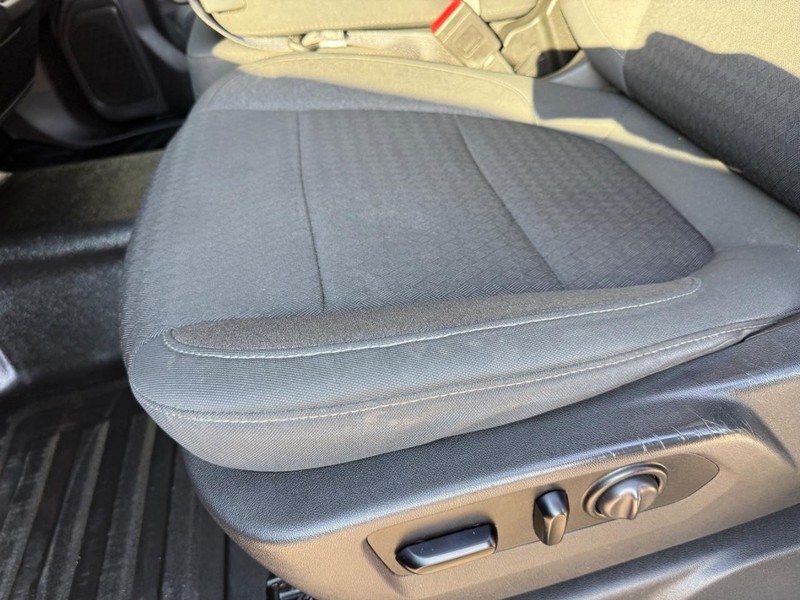 Chevrolet Silverado 1500 Vehicle Full-screen Gallery Image 16