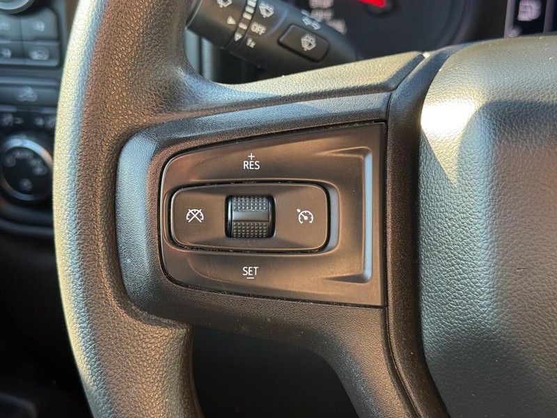Chevrolet Silverado 1500 Vehicle Full-screen Gallery Image 19