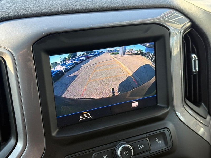 Chevrolet Silverado 1500 Vehicle Full-screen Gallery Image 21