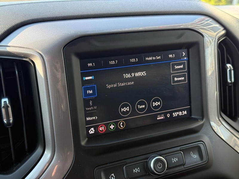 Chevrolet Silverado 1500 Vehicle Full-screen Gallery Image 22