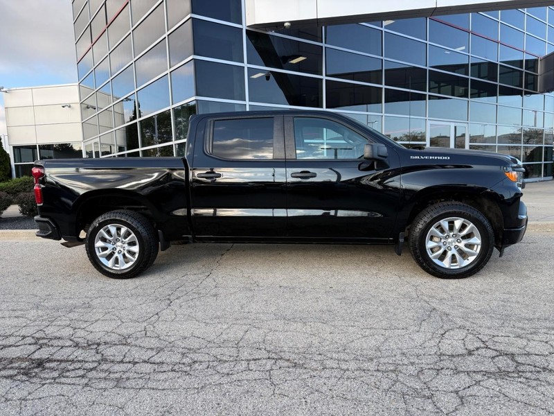 Chevrolet Silverado 1500 Vehicle Full-screen Gallery Image 02