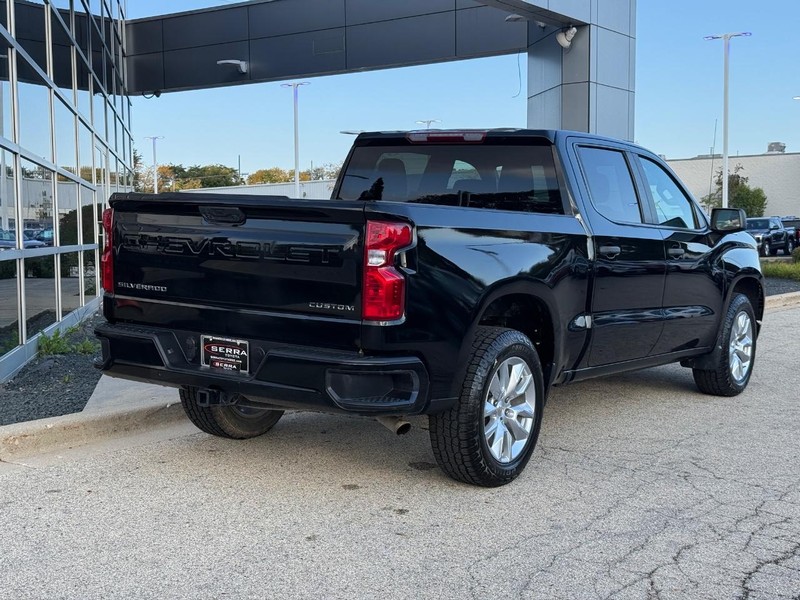 Chevrolet Silverado 1500 Vehicle Full-screen Gallery Image 03