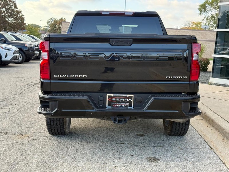 Chevrolet Silverado 1500 Vehicle Full-screen Gallery Image 04