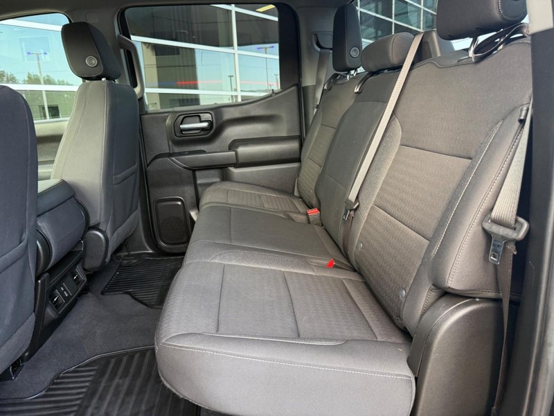 Chevrolet Silverado 1500 Vehicle Full-screen Gallery Image 12