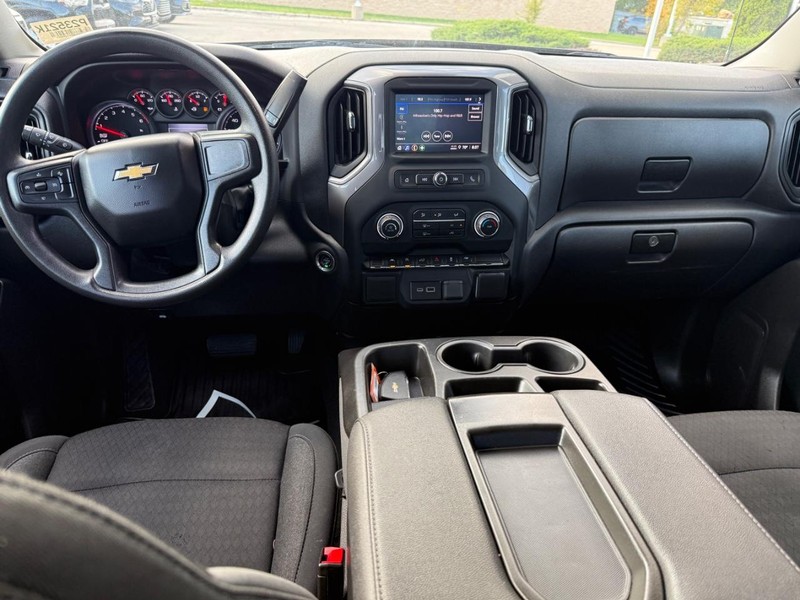 Chevrolet Silverado 1500 Vehicle Full-screen Gallery Image 13