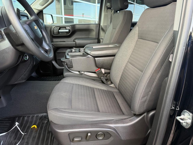 Chevrolet Silverado 1500 Vehicle Full-screen Gallery Image 16