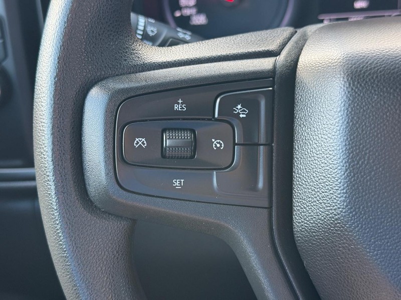 Chevrolet Silverado 1500 Vehicle Full-screen Gallery Image 20