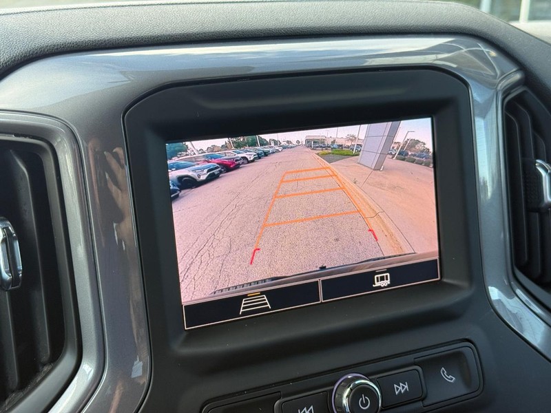 Chevrolet Silverado 1500 Vehicle Full-screen Gallery Image 23