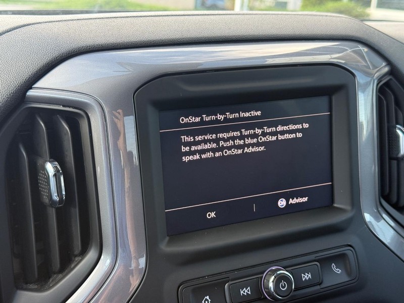Chevrolet Silverado 1500 Vehicle Full-screen Gallery Image 24
