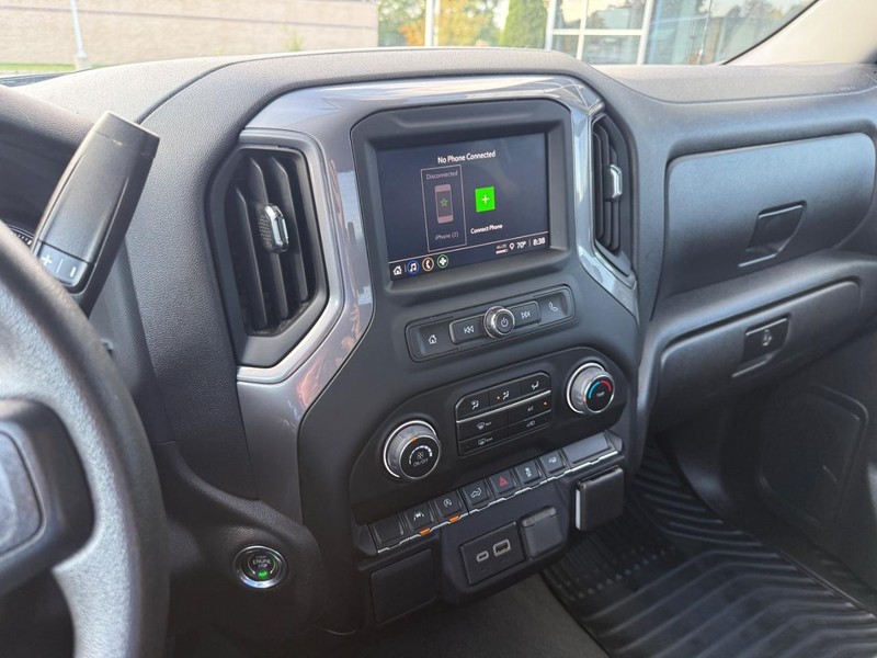 Chevrolet Silverado 1500 Vehicle Full-screen Gallery Image 25