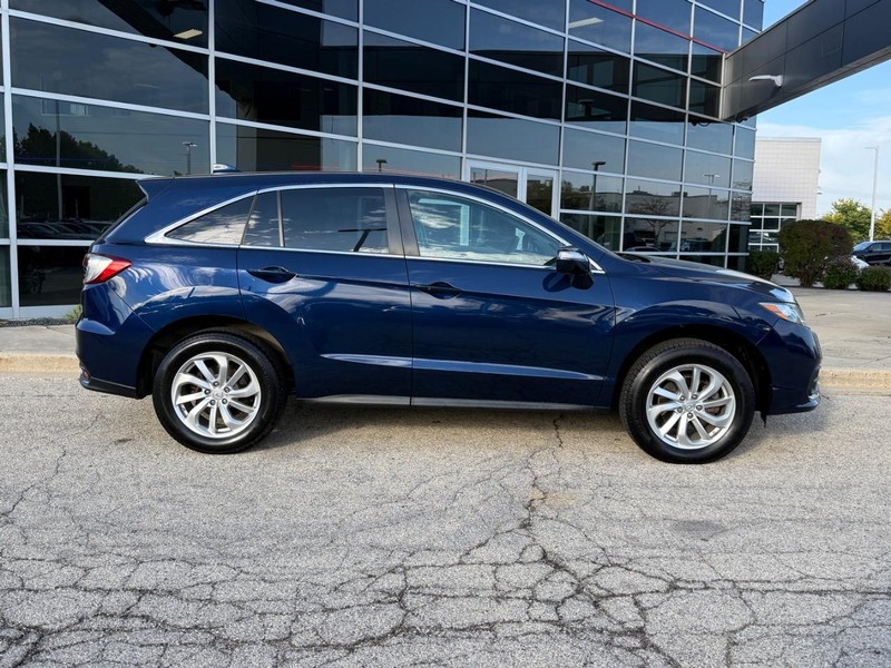 Acura RDX Vehicle Full-screen Gallery Image 02