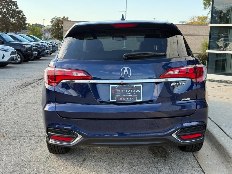 Acura RDX Vehicle Full-screen Gallery Image 04