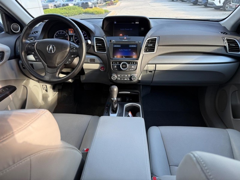 Acura RDX Vehicle Full-screen Gallery Image 13