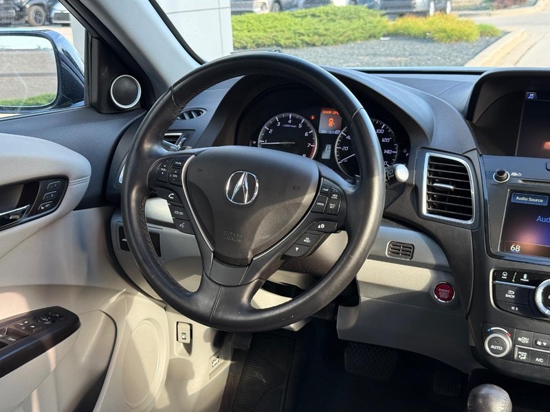 Acura RDX Vehicle Full-screen Gallery Image 14