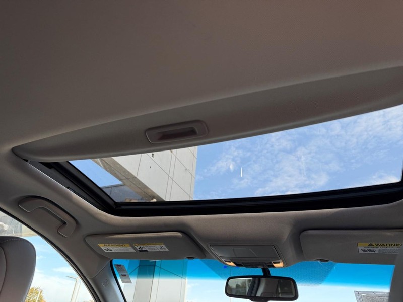 Acura RDX Vehicle Full-screen Gallery Image 15