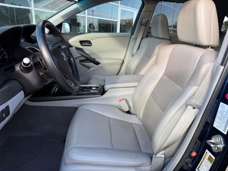 Acura RDX Vehicle Full-screen Gallery Image 16